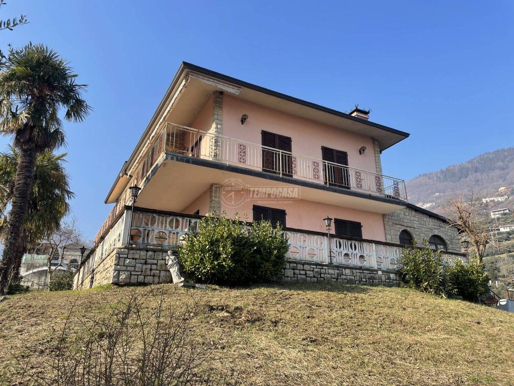 Villa in vendita a Tavernola Bergamasca via San Rocco