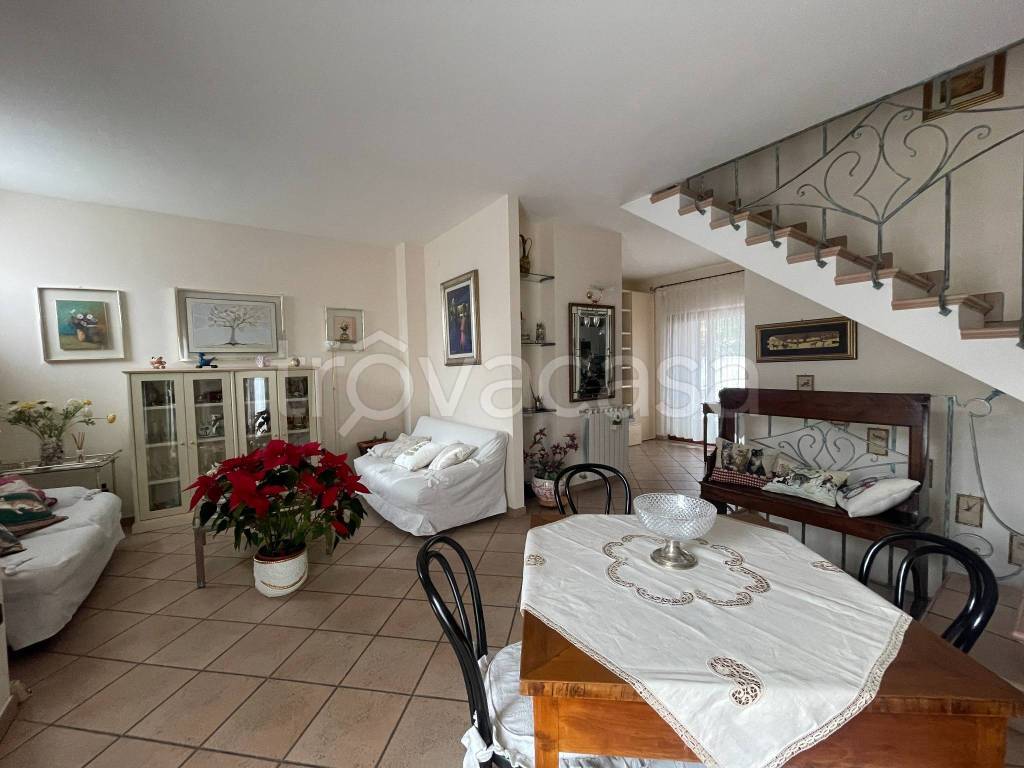 Villa Bifamiliare in vendita a Terni via Ippocrate