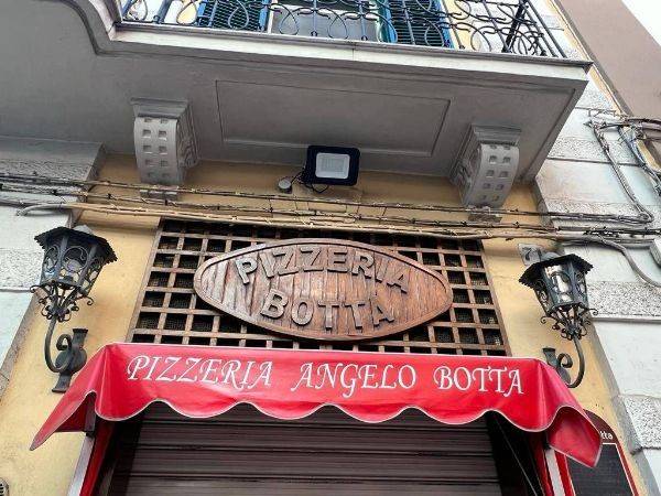 Pizzeria in vendita a Bari via Gian Giuseppe Carulli