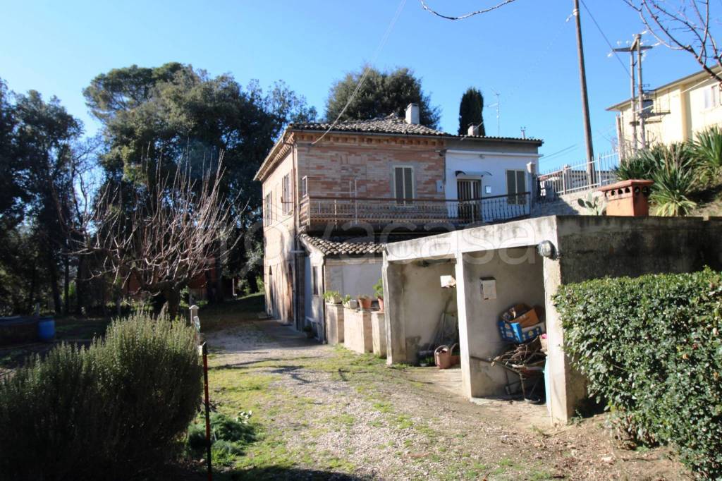 Casa Indipendente in vendita a Magliano di Tenna contrada San Gaetano