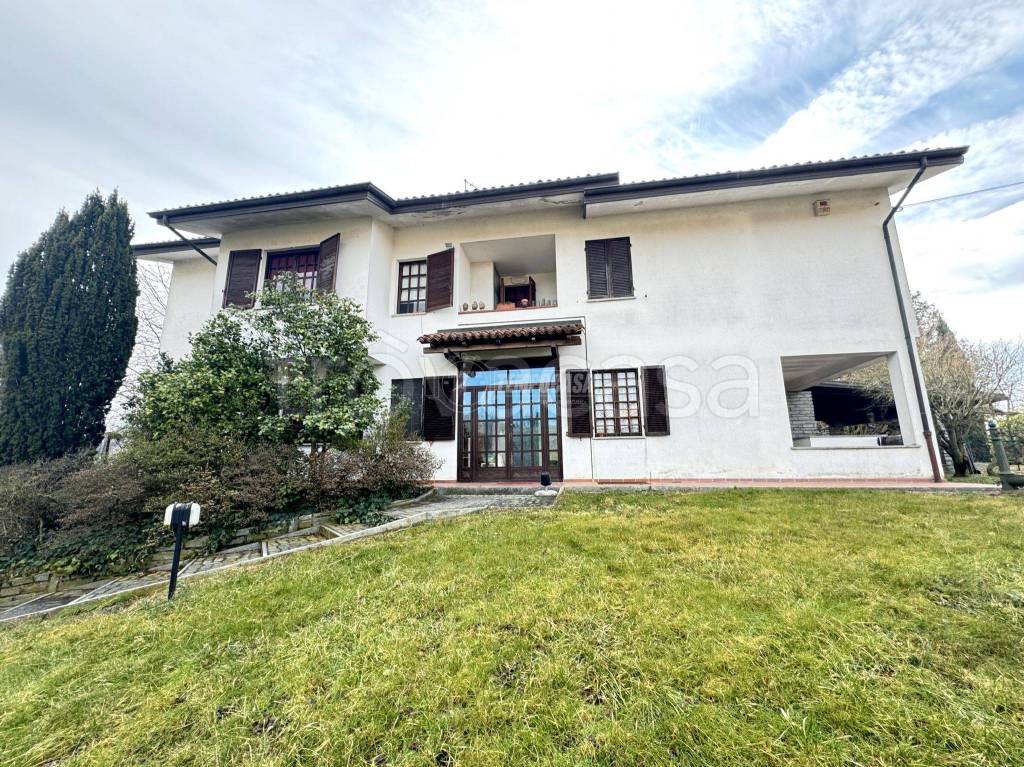 Villa Bifamiliare in vendita a Romano Canavese via Primo Maggio
