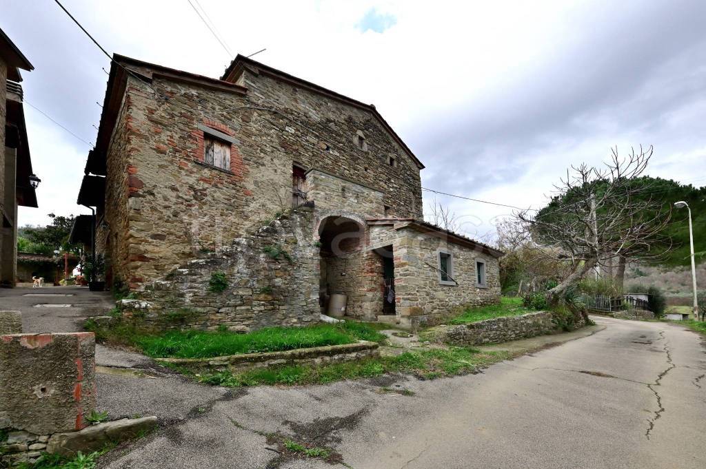 Rustico in vendita a Castiglion Fiorentino via Pieve di Chio, 51