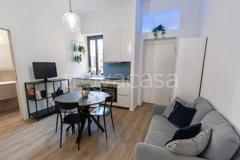 Appartamento in affitto a Milano via Ausonio, 23