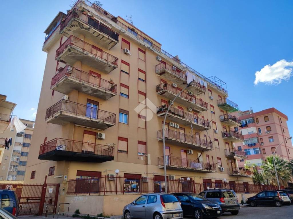 Appartamento in vendita a Palermo via maione da bari, 10