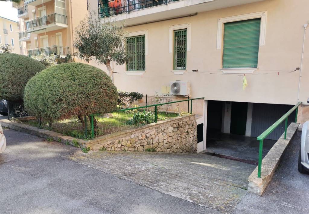Garage in vendita a Finale Ligure via Calvisio, 130