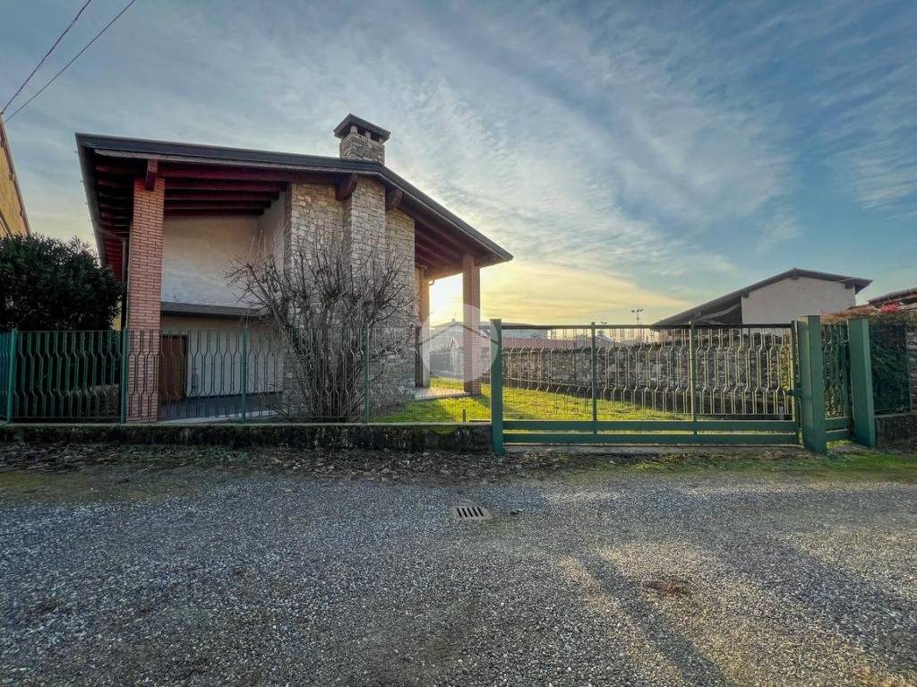 Villa in vendita a Castrezzato via Circonvallazione Nord, 1