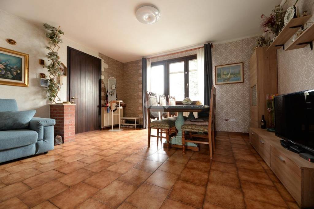 Appartamento in vendita a Dovera via Antonio Stradivari, 10