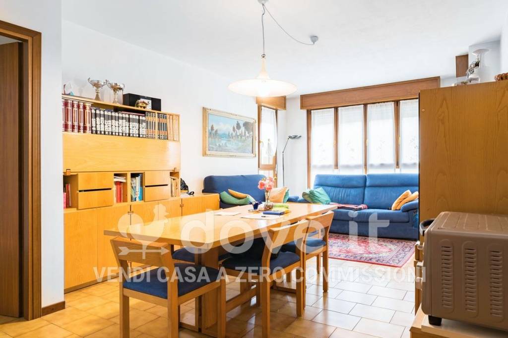 Appartamento in vendita ad Arosio via Oberdan Guglielmo, 90