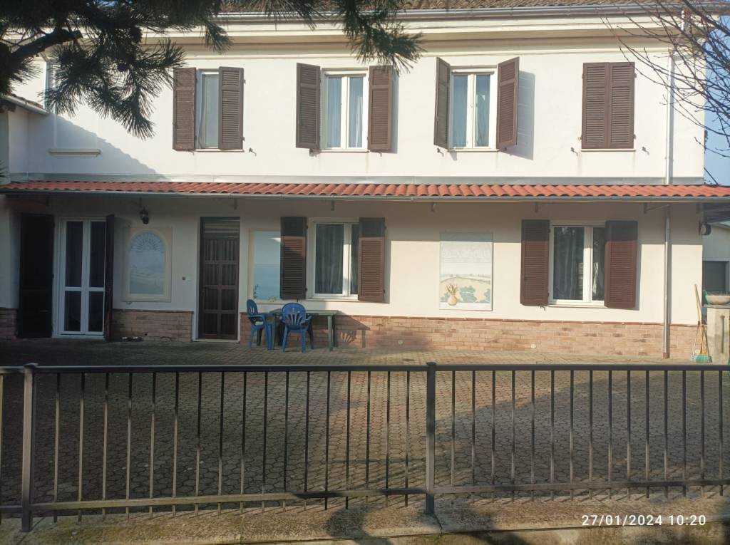 Casa Indipendente in vendita ad Alessandria via Oviglio