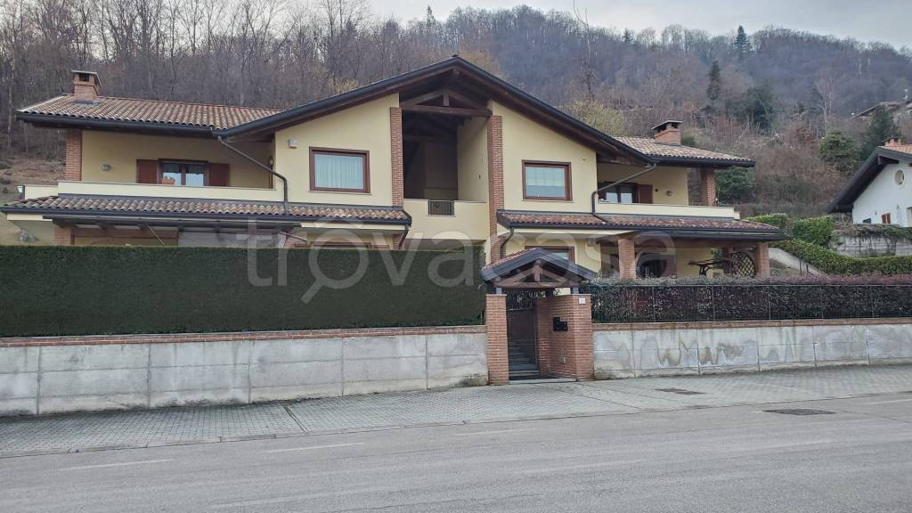 Appartamento in vendita a Borgosesia via Piave