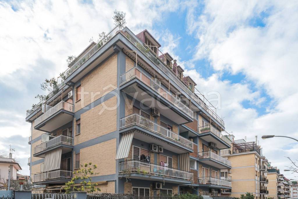 Appartamento in vendita a Roma via Dego