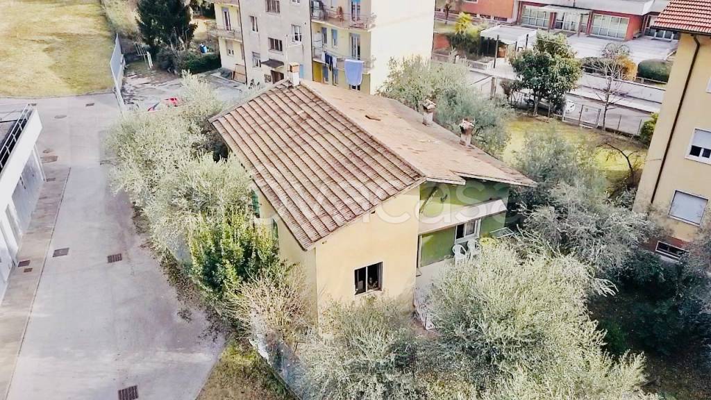 Villa in vendita a Riva del Garda via Ballino