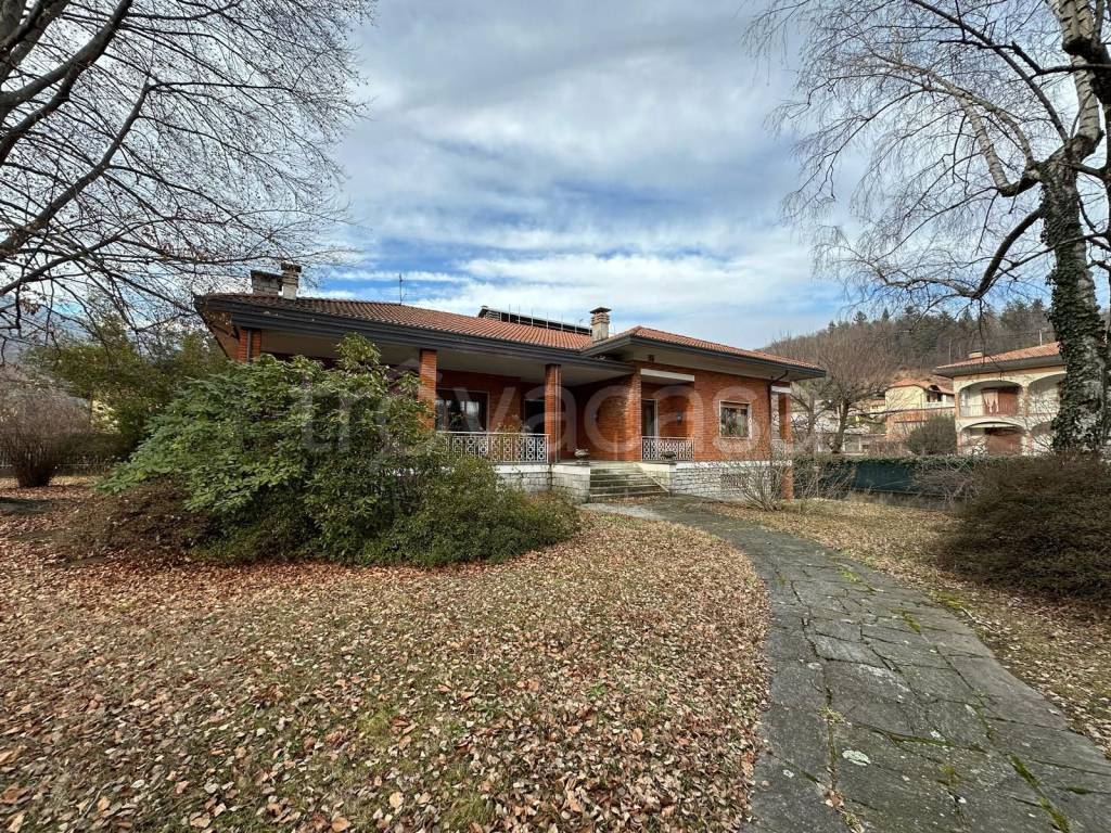 Villa Bifamiliare in vendita a Borgosesia viale Rimembranze, 44