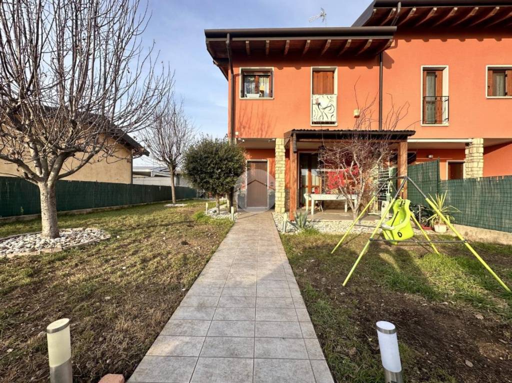 Villa Bifamiliare in vendita a Calvisano via Don a. Bertolini, 22
