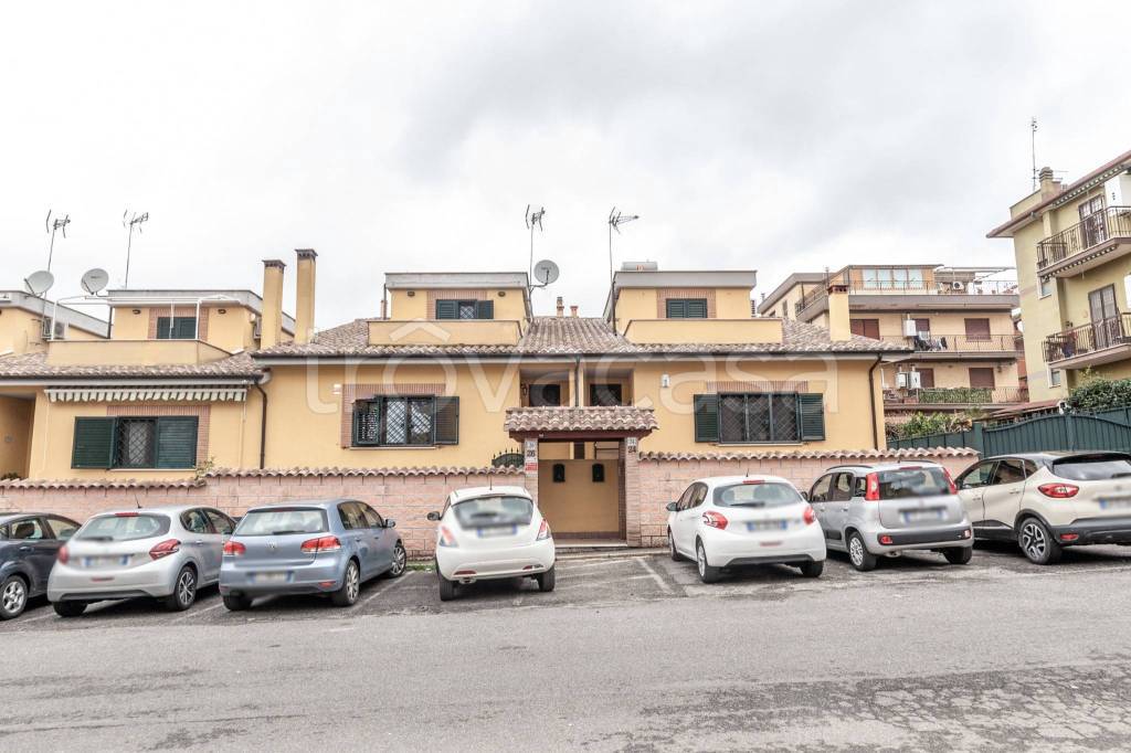 Villa a Schiera in vendita a Roma via Senago