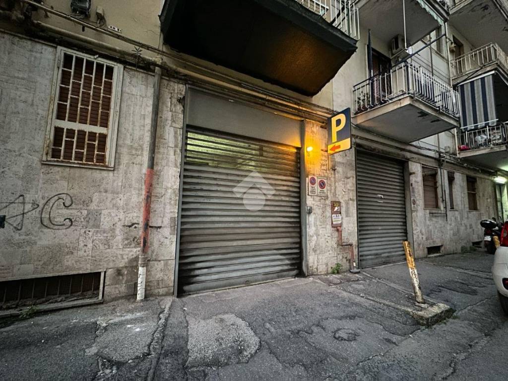 Garage in vendita a Napoli via Antonio Golia