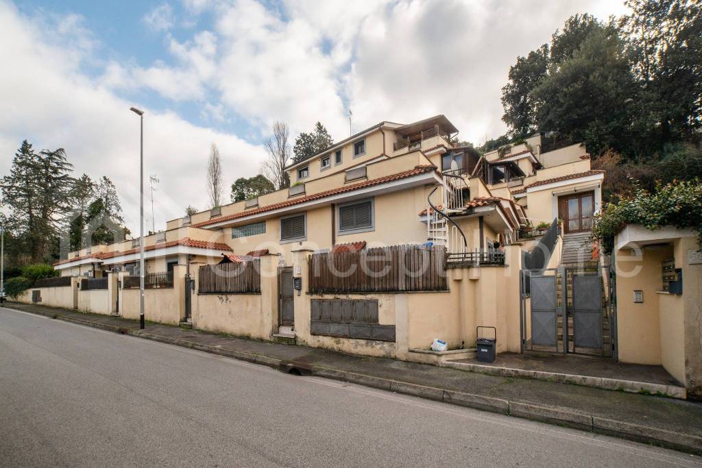 Appartamento in vendita a Roma via Vinovo, 56
