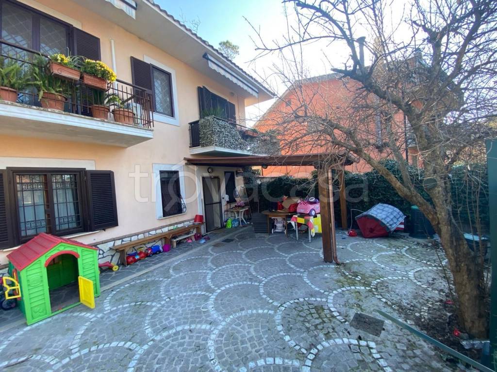 Appartamento in vendita a Mentana via Reatina, 180