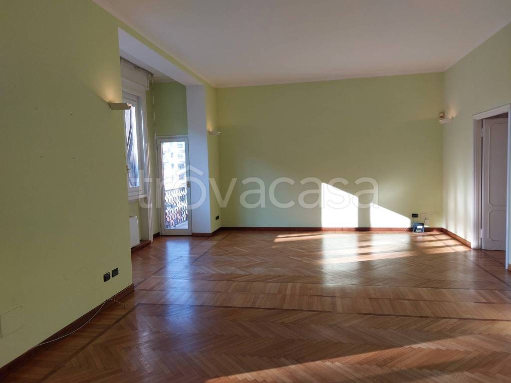 Appartamento in vendita a Milano viale Tunisia, 34