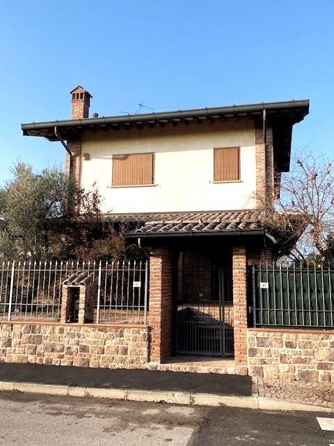 Villa in vendita a Pieve Fissiraga via p. Pavesi