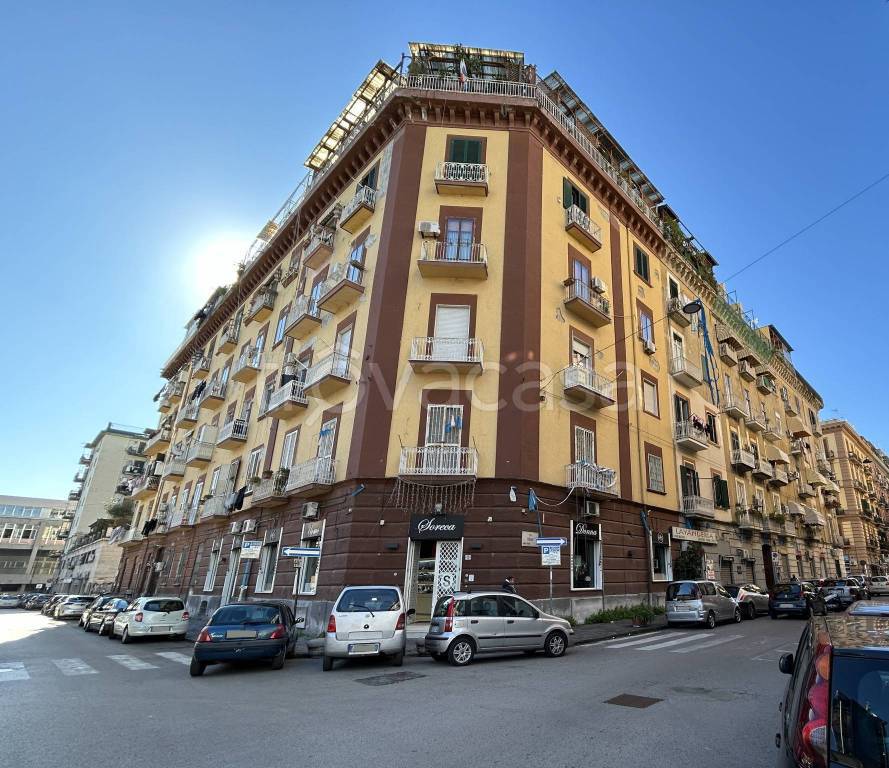 Appartamento in vendita a Napoli via Padova