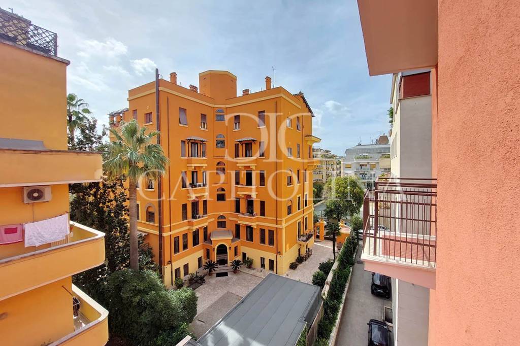 Appartamento in vendita a Roma via Ermete Novelli
