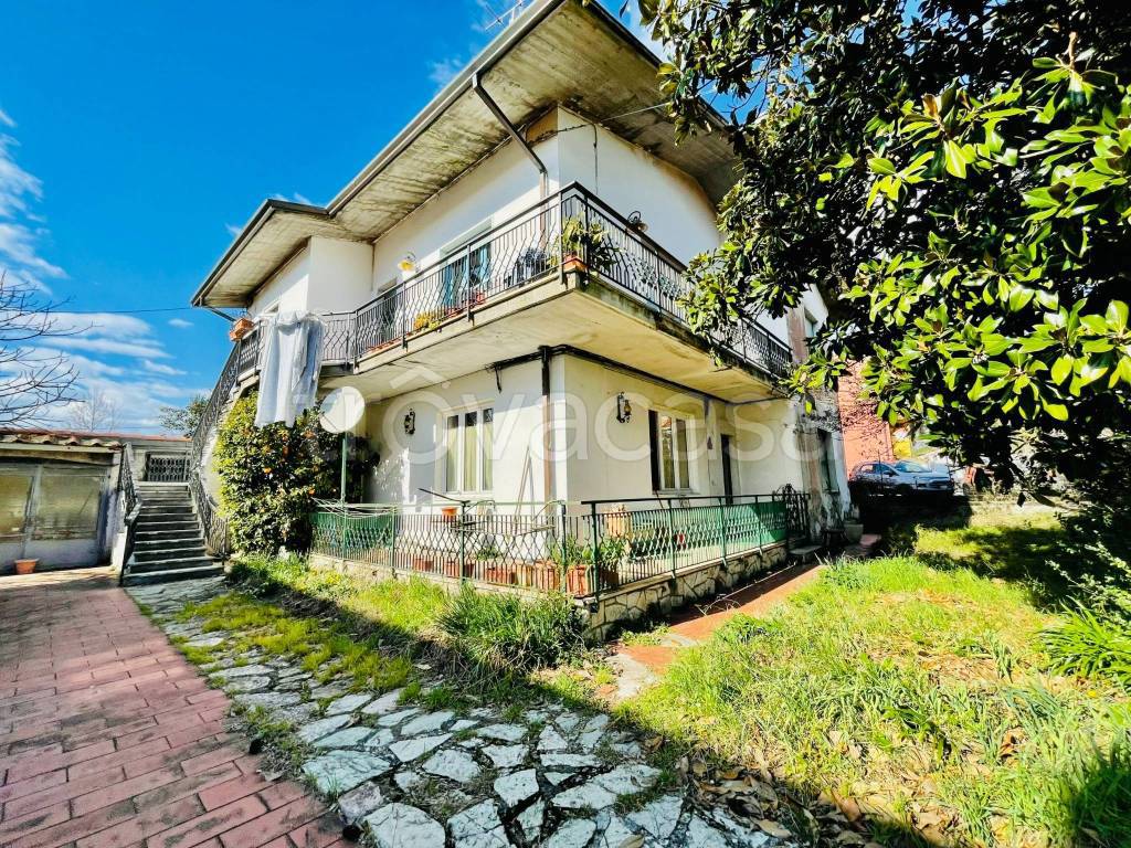 Villa Bifamiliare in vendita a Sarzana via Belvedere