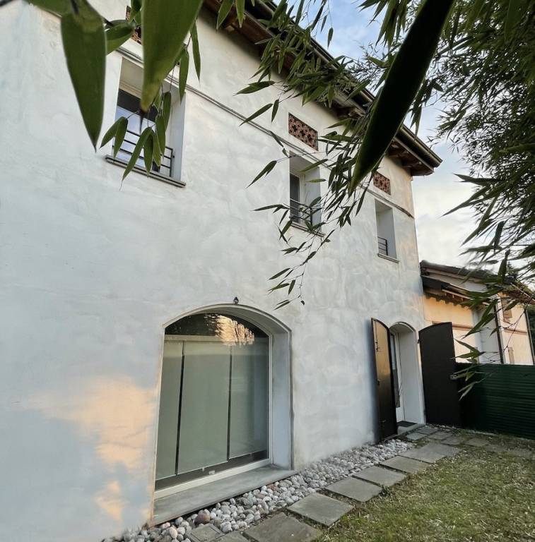 Villa a Schiera in vendita a Reggio nell'Emilia via Luigi Spagni