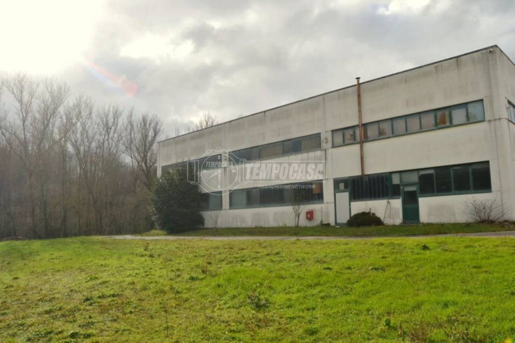 Capannone Industriale in vendita a Sarnano via Marconi, Morelli