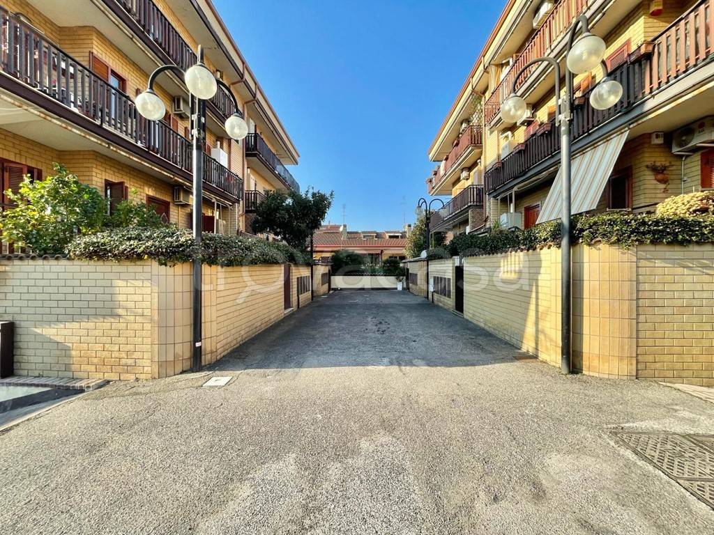 Appartamento in vendita a Roma via di Vermicino
