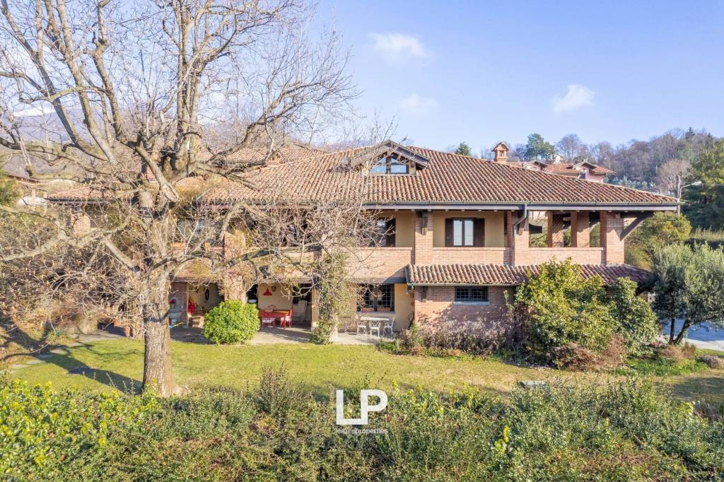 Villa in vendita a Barasso