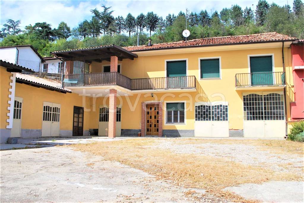 Villa in vendita ad Alba