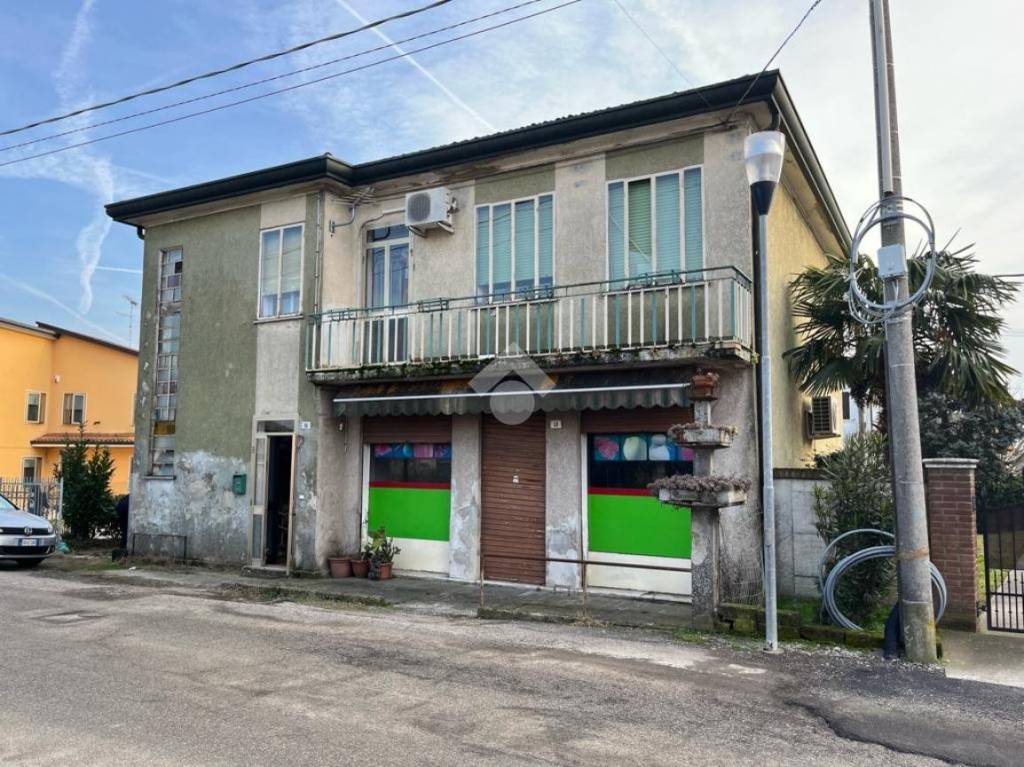 Casa Indipendente in vendita a Ceregnano via Don Minzoni, 50