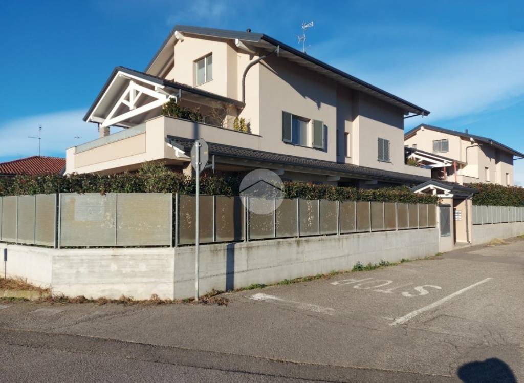 Appartamento in vendita a Bernate Ticino via l. Einaudi