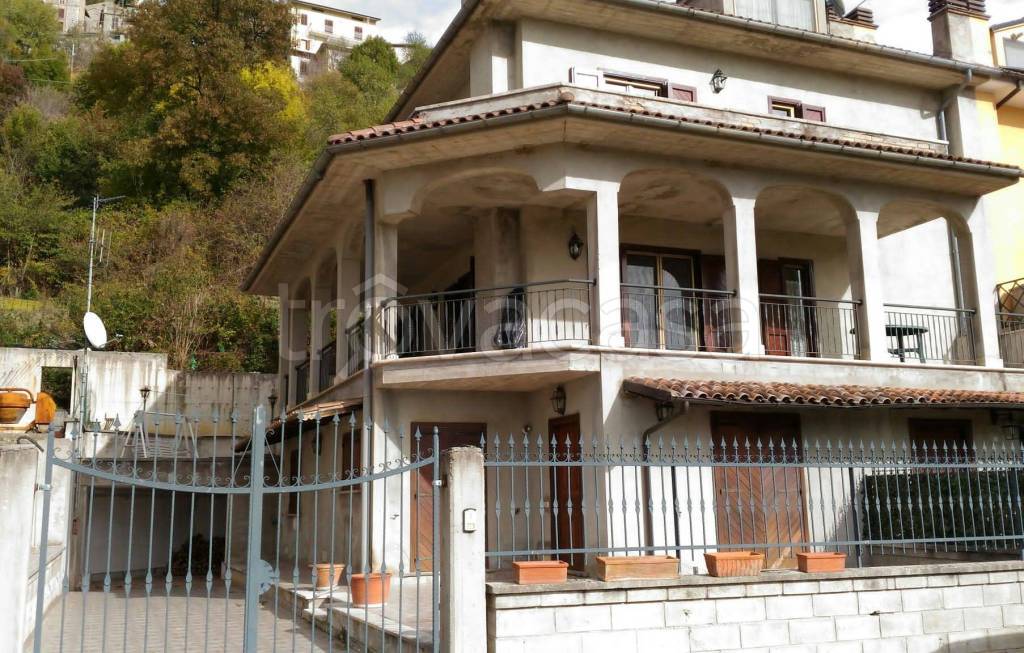 Casa Indipendente in vendita a Pereto strada Provinciale del Cavaliere, 5
