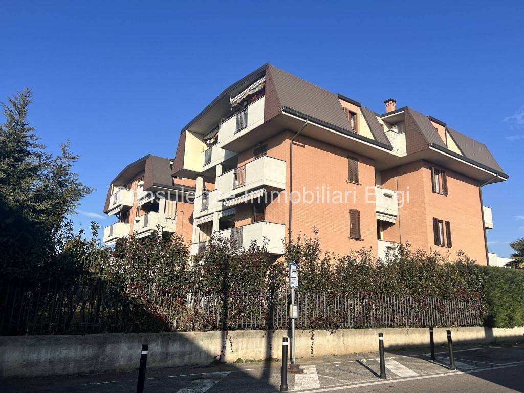 Appartamento in vendita a Solaro via Rovereto, 1