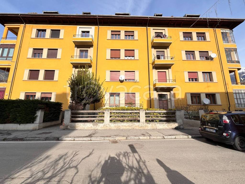 Appartamento in vendita ad Aosta via Tourneuve, 38