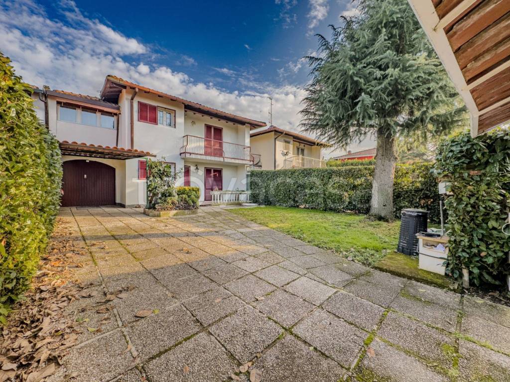 Villa a Schiera in vendita ad Assago via Fratelli Rosselli, 4