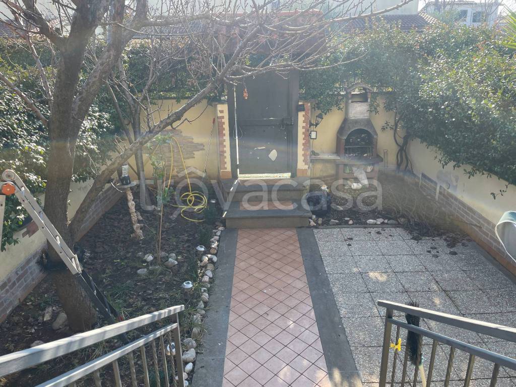 Villa a Schiera in vendita a Roma via Massa di San Giuliano