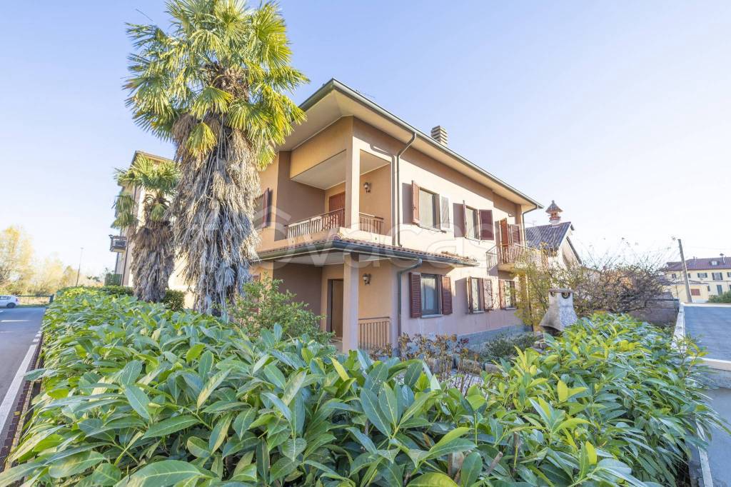 Villa in vendita a Cornate d'Adda via Don Giovanni Minzoni, 6
