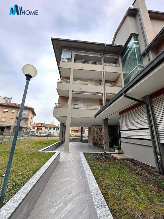 Appartamento in vendita a Cesano Maderno via Camillo Benso di Cavour
