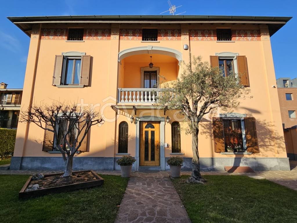 Villa in vendita a Treviglio via Trieste, 9