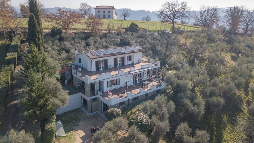 Villa in vendita a Collevecchio via Colli