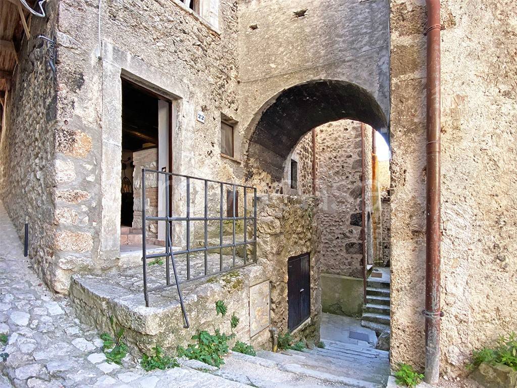 Negozio in vendita a Santo Stefano di Sessanio via della Torre 22