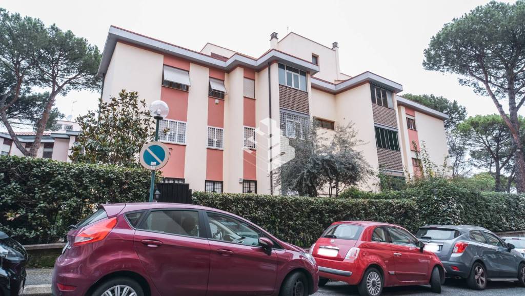 Appartamento in vendita a Roma via Domenico Jachino