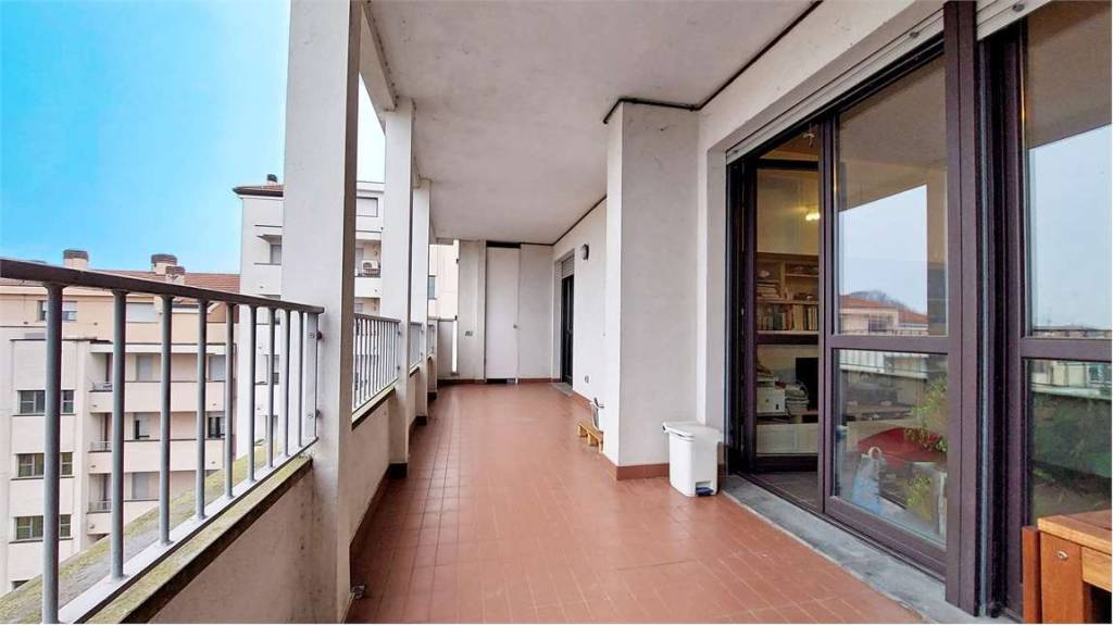 Appartamento in vendita ad Abbiategrasso via Cesare Battisti, 2