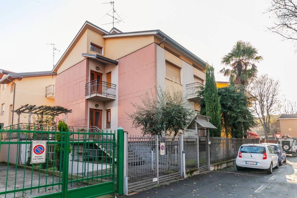 Casa Indipendente in vendita a Cinisello Balsamo via Tito Speri, 37