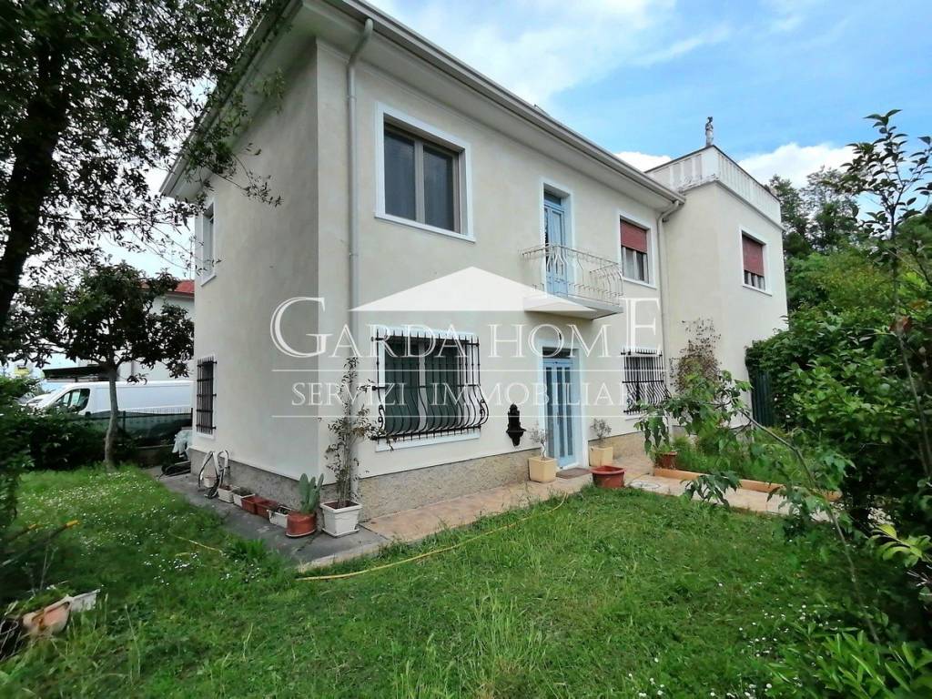 Villa in vendita a Desenzano del Garda via Menasasso