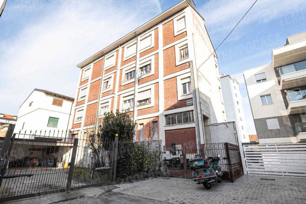 Appartamento in vendita a Seregno via circonvallazione 48