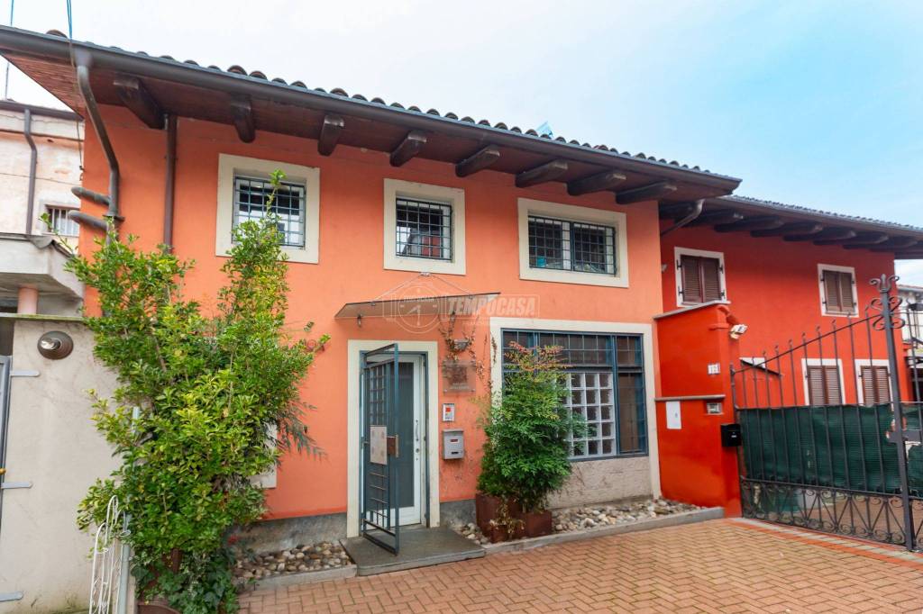Casa Indipendente in vendita a Santena via Alfonso Badini Confalonieri, 10